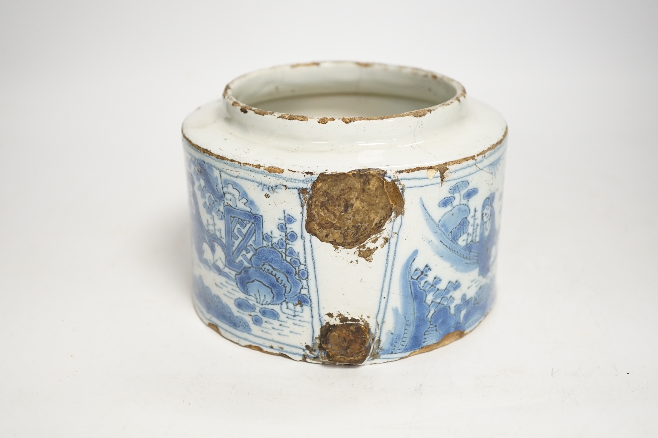 A late 17th century Delft butter or posset pot, a.f, 10cm tall